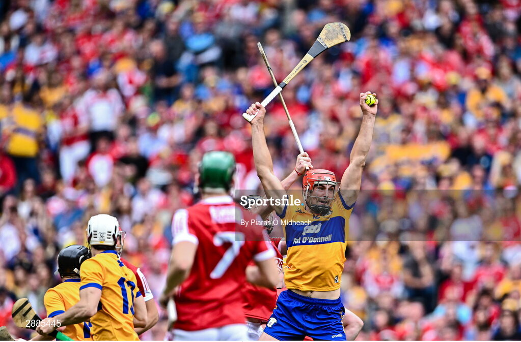 21 July 2024; Peter Duggan of Clare catches a poc out during the GAA Hurling All-Ireland Senior Championship Final between Clare and Cork at Croke Park in Dublin. Photo by Piaras Ó Mídheach/Sportsfile