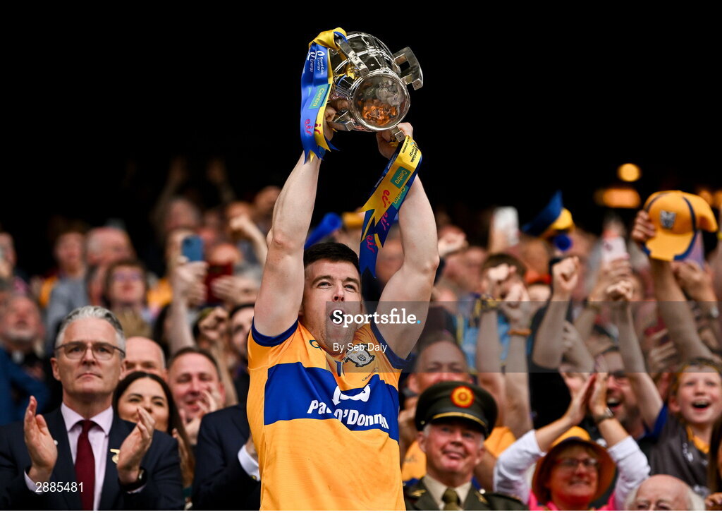 21 July 2024; Clare captain Tony Kelly lifts the Liam MacCarthy cup after his side's victory in the GAA Hurling All-Ireland Senior Championship Final match between Clare and Cork at Croke Park in Dublin. Photo by Seb Daly/Sportsfile