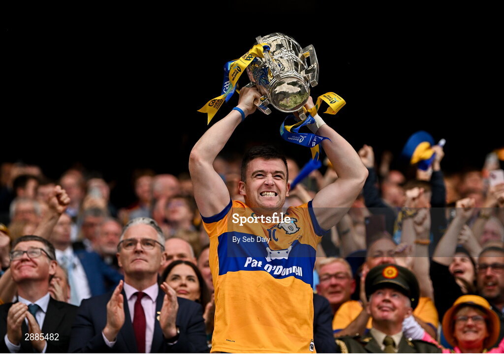 21 July 2024; Clare captain Tony Kelly lifts the Liam MacCarthy cup after his side's victory in the GAA Hurling All-Ireland Senior Championship Final match between Clare and Cork at Croke Park in Dublin. Photo by Seb Daly/Sportsfile