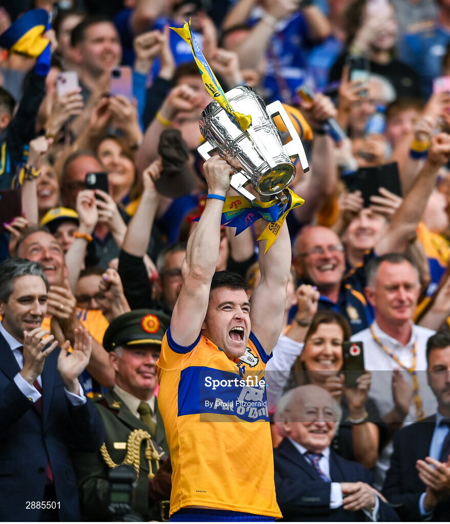 21 July 2024; Tony Kelly of Clare lifs the Liam MacCarthy cup after the GAA Hurling All-Ireland Senior Championship Final between Clare and Cork at Croke Park in Dublin. Photo by David Fitzgerald/Sportsfile