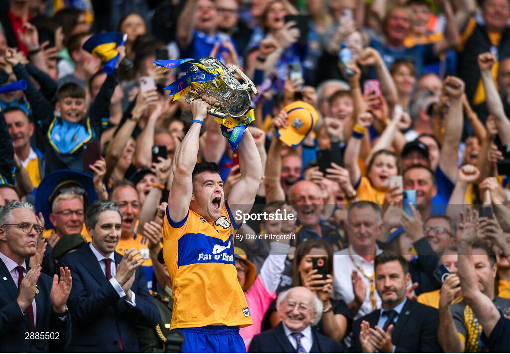 21 July 2024; Tony Kelly of Clare lifs the Liam MacCarthy cup after the GAA Hurling All-Ireland Senior Championship Final between Clare and Cork at Croke Park in Dublin. Photo by David Fitzgerald/Sportsfile