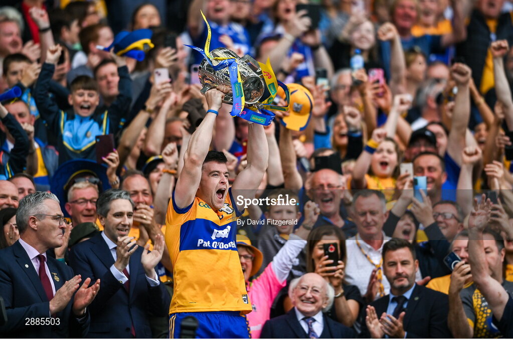 21 July 2024; Tony Kelly of Clare lifs the Liam MacCarthy cup after the GAA Hurling All-Ireland Senior Championship Final between Clare and Cork at Croke Park in Dublin. Photo by David Fitzgerald/Sportsfile