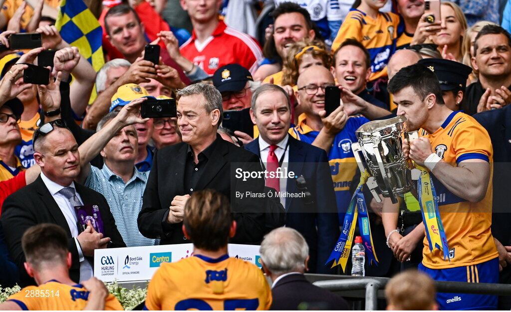 21 July 2024; Clare captain Tony Kelly kisses the Liam MacCarthy Cup before lifting it after his side's victory in the GAA Hurling All-Ireland Senior Championship Final between Clare and Cork at Croke Park in Dublin. Photo by Piaras Ó Mídheach/Sportsfile