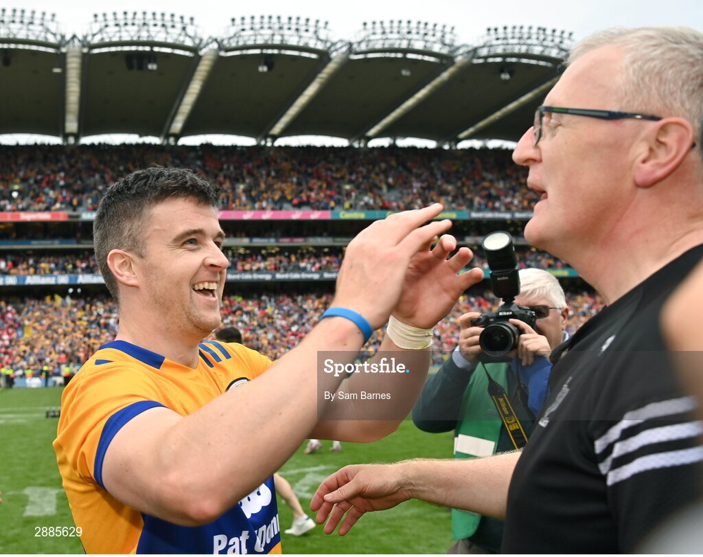 21 July 2024; Tony Kelly of Clare celebrates with Clare manager Brian Lohan after their side's victory in the GAA Hurling All-Ireland Senior Championship Final between Clare and Cork at Croke Park in Dublin. Photo by Sam Barnes/Sportsfile