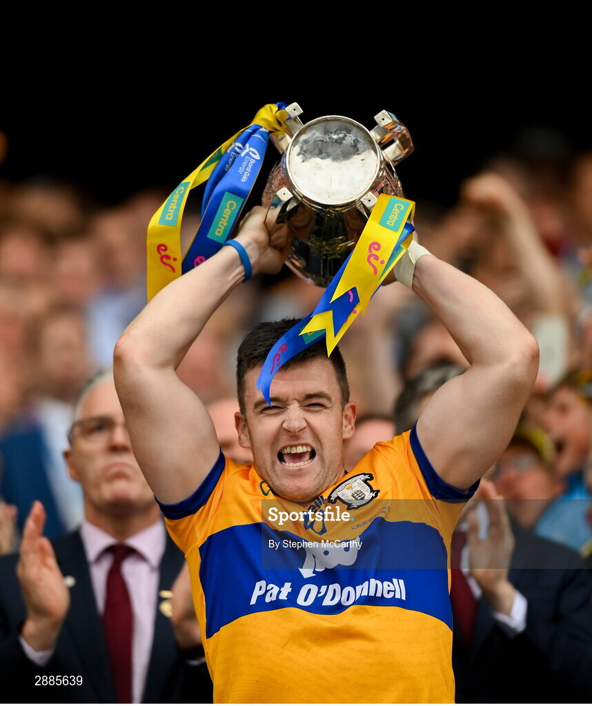 21 July 2024; Clare captain Tony Kelly lifts the Liam MacCarthy cup after the GAA Hurling All-Ireland Senior Championship Final between Clare and Cork at Croke Park in Dublin. Photo by Stephen McCarthy/Sportsfile