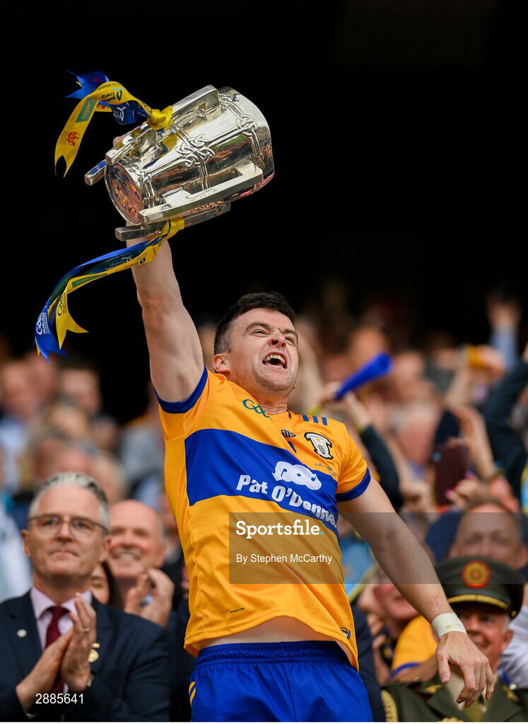 21 July 2024; Clare captain Tony Kelly lifts the Liam MacCarthy cup after the GAA Hurling All-Ireland Senior Championship Final between Clare and Cork at Croke Park in Dublin. Photo by Stephen McCarthy/Sportsfile