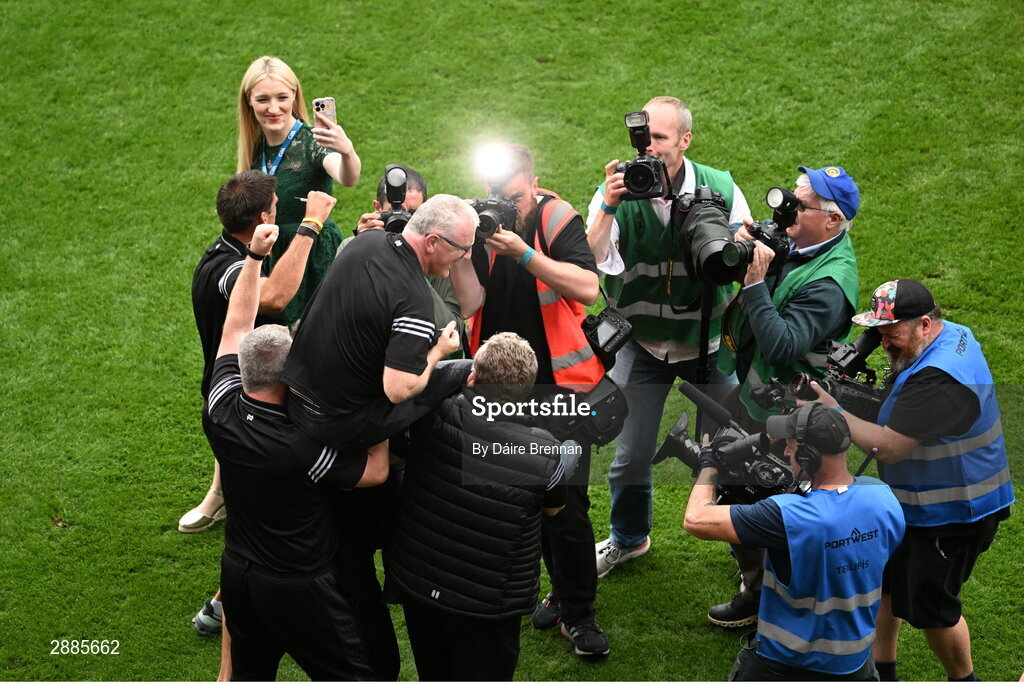 21 July 2024; Clare manager Brian Lohan celebrates after the GAA Hurling All-Ireland Senior Championship Final between Clare and Cork at Croke Park in Dublin. Photo by Daire Brennan/Sportsfile