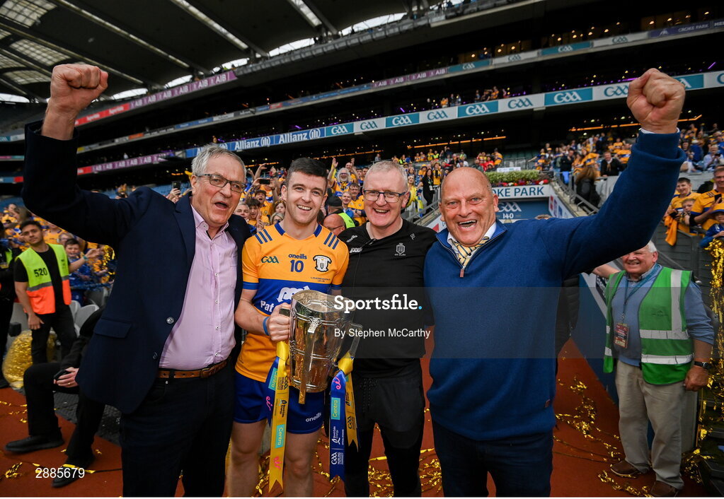 21 July 2024; Clare captain Tony Kelly and manager Brian Lohan celebrate with the Liam MacCarthy cup, Tony Considine, left, and Ger Loughnane, right, after the GAA Hurling All-Ireland Senior Championship Final between Clare and Cork at Croke Park in Dublin. Photo by Stephen McCarthy/Sportsfile