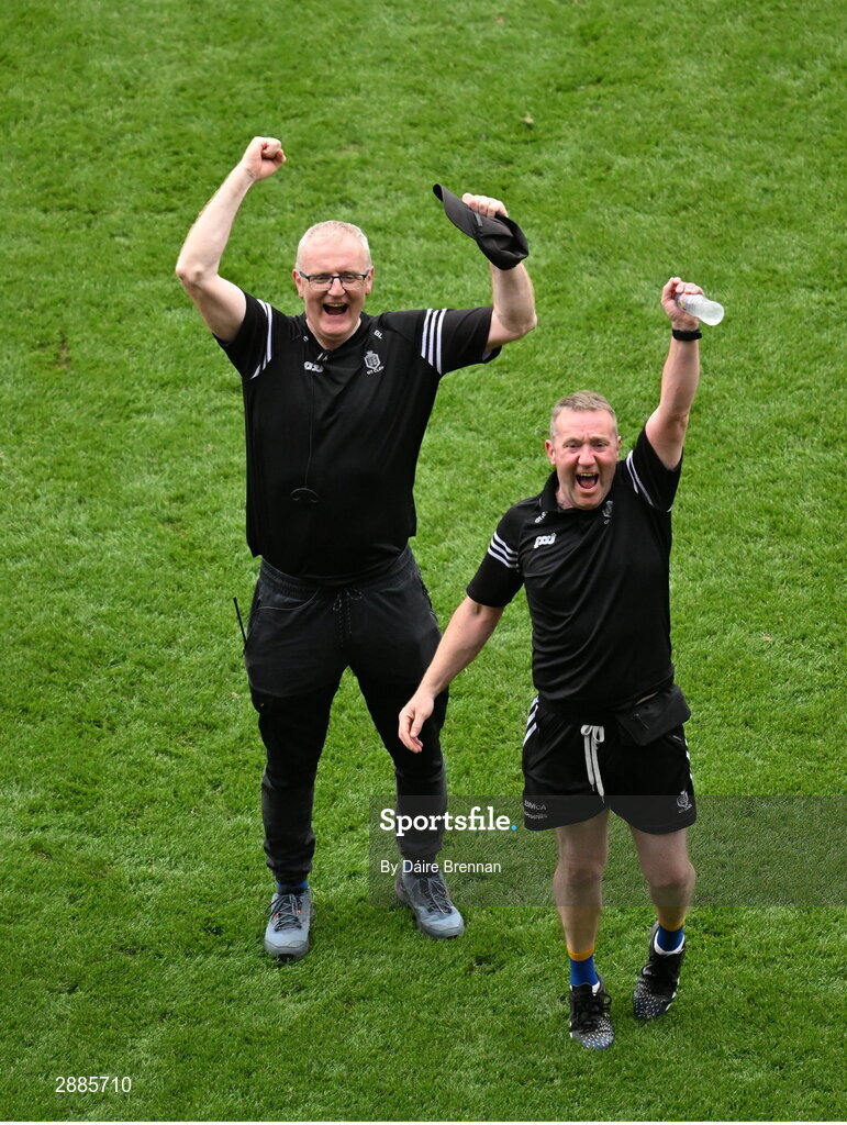 21 July 2024; Clare manager Brian Lohan watches captain Tony Kelly lift the Liam MacCarthy cup after the GAA Hurling All-Ireland Senior Championship Final between Clare and Cork at Croke Park in Dublin. Photo by Daire Brennan/Sportsfile