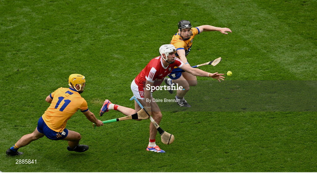 21 July 2024; Tim O'Mahony of Cork in action against Mark Rodgers, left, and Tony Kelly of Clare during the GAA Hurling All-Ireland Senior Championship Final between Clare and Cork at Croke Park in Dublin. Photo by Daire Brennan/Sportsfile