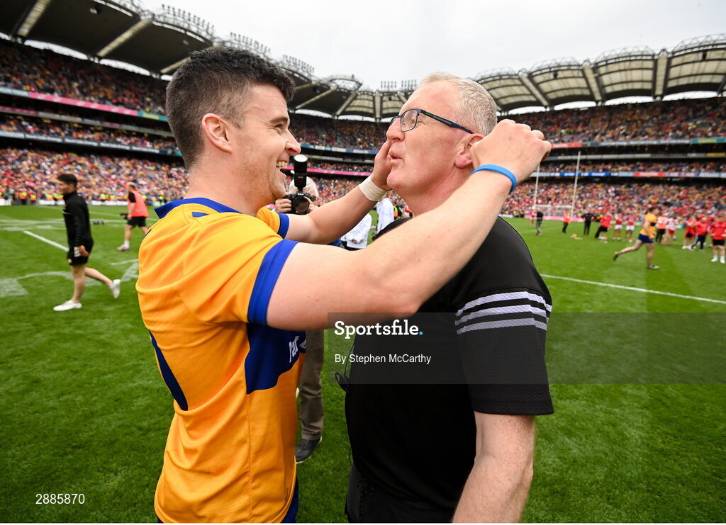21 July 2024; Clare manager Brian Lohan celebrates with Tony Kelly after the GAA Hurling All-Ireland Senior Championship Final between Clare and Cork at Croke Park in Dublin. Photo by Stephen McCarthy/Sportsfile