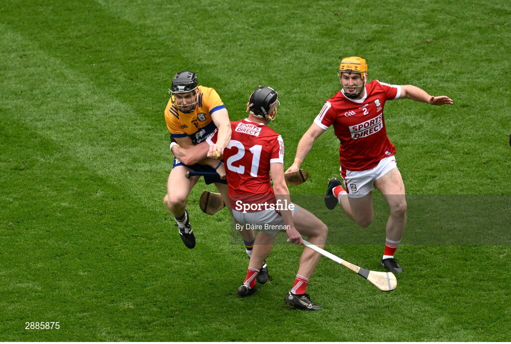 21 July 2024; Tony Kelly of Clare in action against Ethan Twomey of Cork during the GAA Hurling All-Ireland Senior Championship Final between Clare and Cork at Croke Park in Dublin. Photo by Daire Brennan/Sportsfile