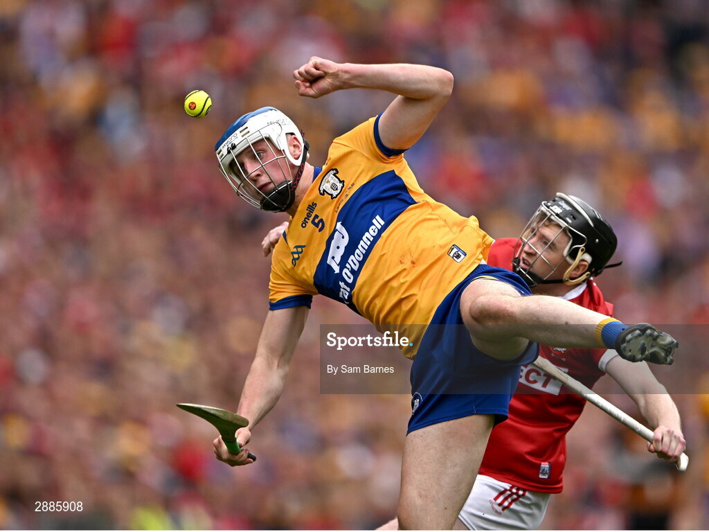 21 July 2024; Diarmuid Ryan of Clare in action against Jack O'Connor of Cork during the GAA Hurling All-Ireland Senior Championship Final between Clare and Cork at Croke Park in Dublin. Photo by Sam Barnes/Sportsfile