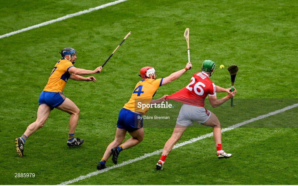 21 July 2024; Robbie O'Flynn of Cork takes a shot despite the challenge of Conor Leen of Clare which subsequently went wide near the end of the GAA Hurling All-Ireland Senior Championship Final between Clare and Cork at Croke Park in Dublin. Photo by Daire Brennan/Sportsfile