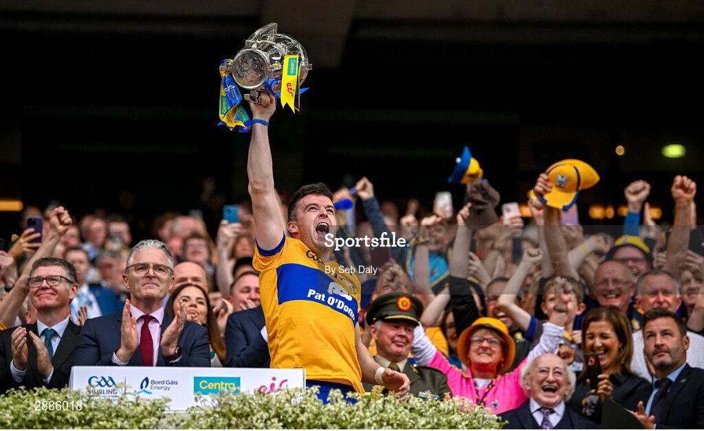 21 July 2024; Clare captain Tony Kelly lifts the Liam MacCarthy Cup after his side's victory in the GAA Hurling All-Ireland Senior Championship Final match between Clare and Cork at Croke Park in Dublin. Photo by Seb Daly/Sportsfile