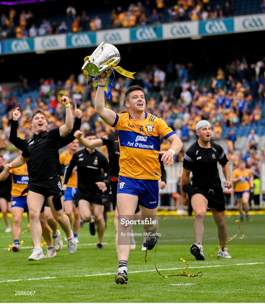 21 July 2024; Tony Kelly of Clare celebrates with the Liam MacCarthy cup after the GAA Hurling All-Ireland Senior Championship Final between Clare and Cork at Croke Park in Dublin. Photo by Stephen McCarthy/Sportsfile