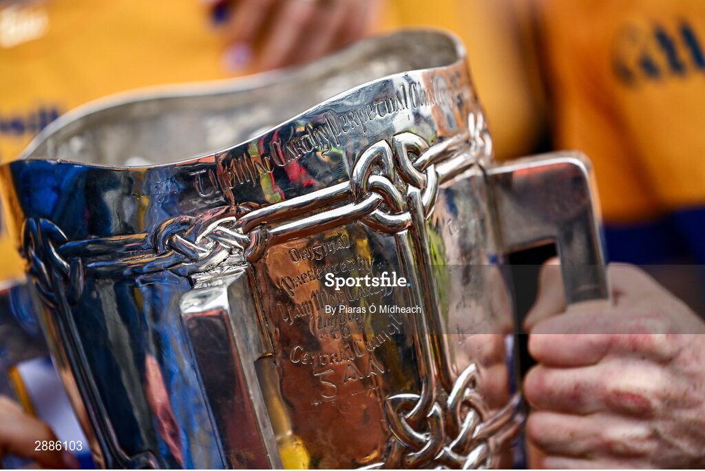 21 July 2024; Clare players celebrate with the Liam MacCarthy Cup after their side's victory in the GAA Hurling All-Ireland Senior Championship Final between Clare and Cork at Croke Park in Dublin. Photo by Piaras Ó Mídheach/Sportsfile