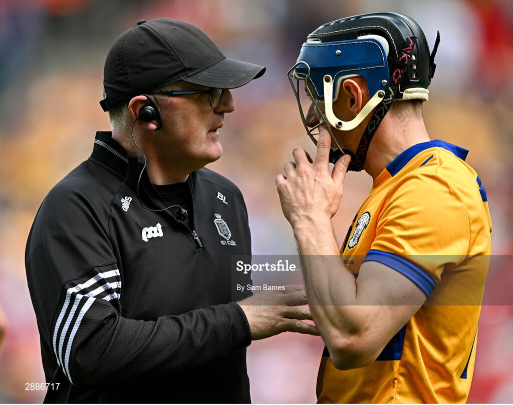 21 July 2024; Clare manager Brian Lohan speaks to David McInerney before the GAA Hurling All-Ireland Senior Championship Final between Clare and Cork at Croke Park in Dublin. Photo by Sam Barnes/Sportsfile