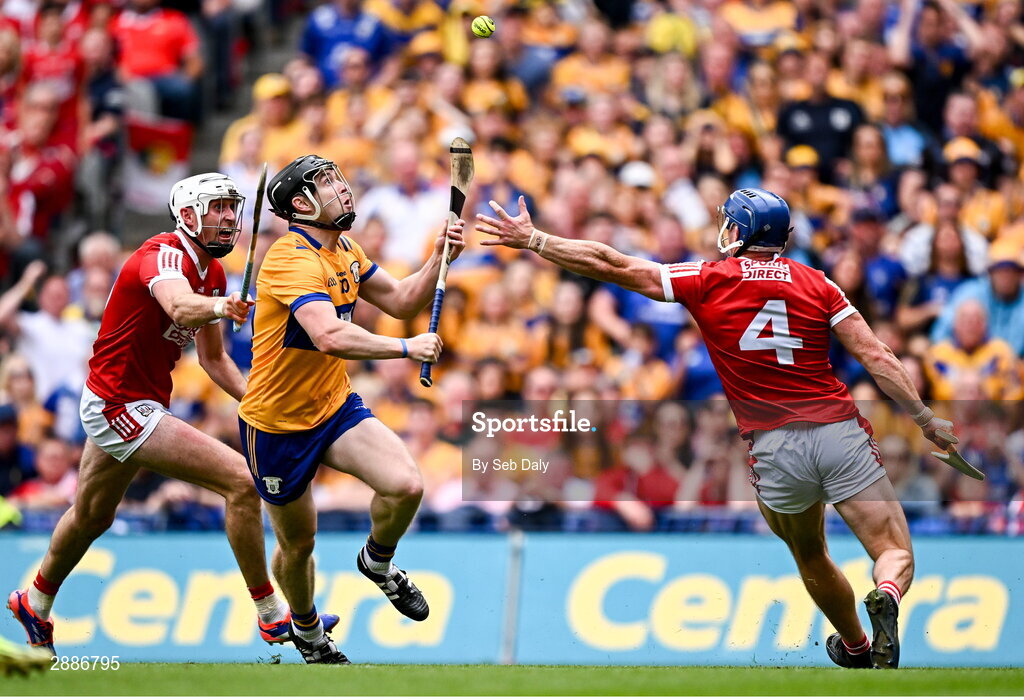 21 July 2024; Tony Kelly of Clare evades the tackle of Cork's Seán O'Donoghue on his way to scoring his side's third goal during the GAA Hurling All-Ireland Senior Championship Final match between Clare and Cork at Croke Park in Dublin. Photo by Seb Daly/Sportsfile