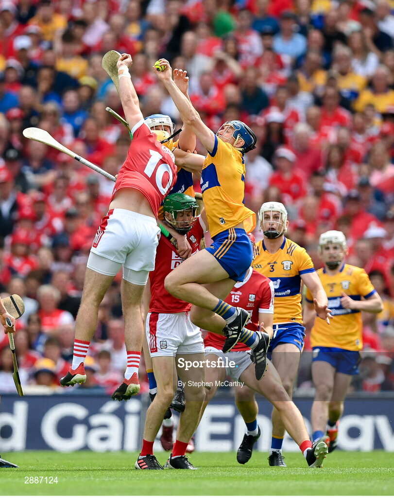 21 July 2024; David McInerney of Clare claims possession during the GAA Hurling All-Ireland Senior Championship Final between Clare and Cork at Croke Park in Dublin. Photo by Stephen McCarthy/Sportsfile