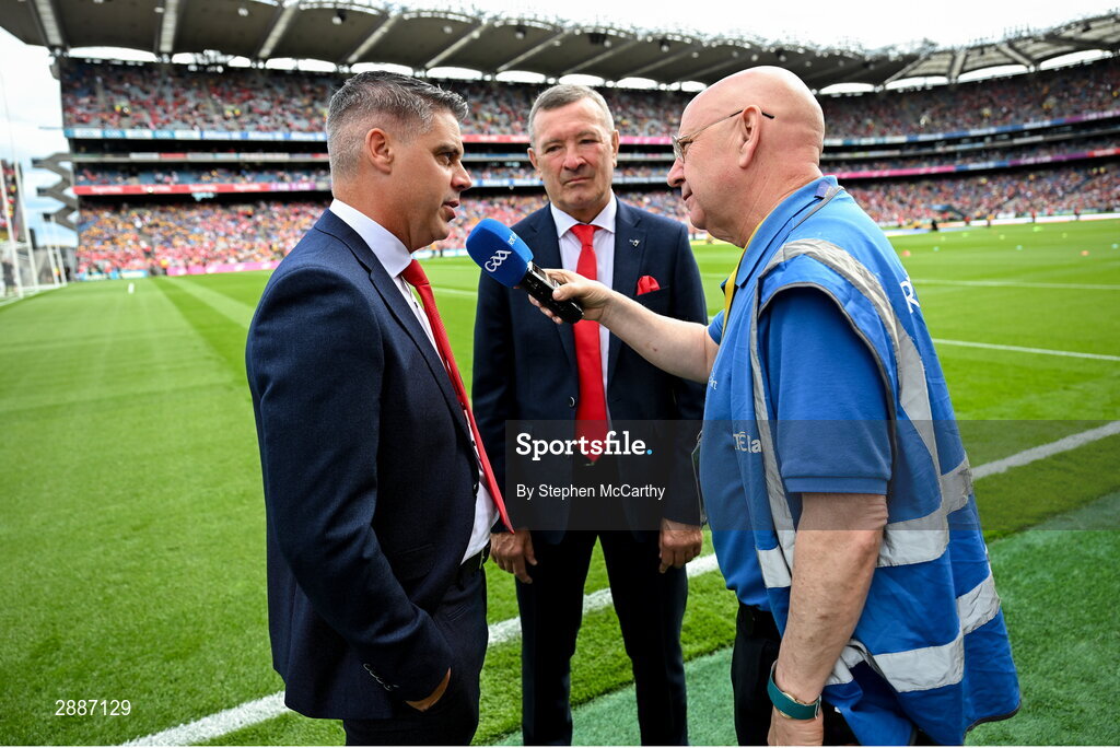 21 July 2024; Members of the Cork 1999 All-Ireland winning jubilee team Neil Ronan, left, and manager Jimmy Barry Murphy are interviewed by RTÉ's Mike McCartney before the GAA Hurling All-Ireland Senior Championship Final between Clare and Cork at Croke Park in Dublin. Photo by Stephen McCarthy/Sportsfile