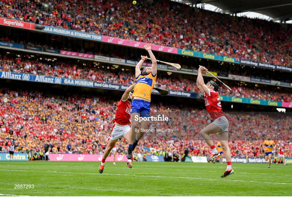 21 July 2024; Conor Leen of Clare in action against Jack O'Connor, right, and Patrick Horgan of Cork during the GAA Hurling All-Ireland Senior Championship Final between Clare and Cork at Croke Park in Dublin. Photo by Stephen McCarthy/Sportsfile