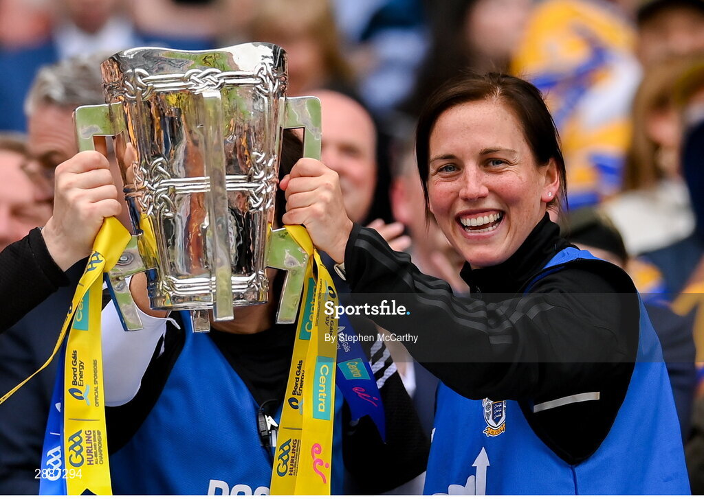 21 July 2024; Clare physiotherapist Kathryn Fahy lifts the Liam MacCarthy cup after the GAA Hurling All-Ireland Senior Championship Final between Clare and Cork at Croke Park in Dublin. Photo by Stephen McCarthy/Sportsfile