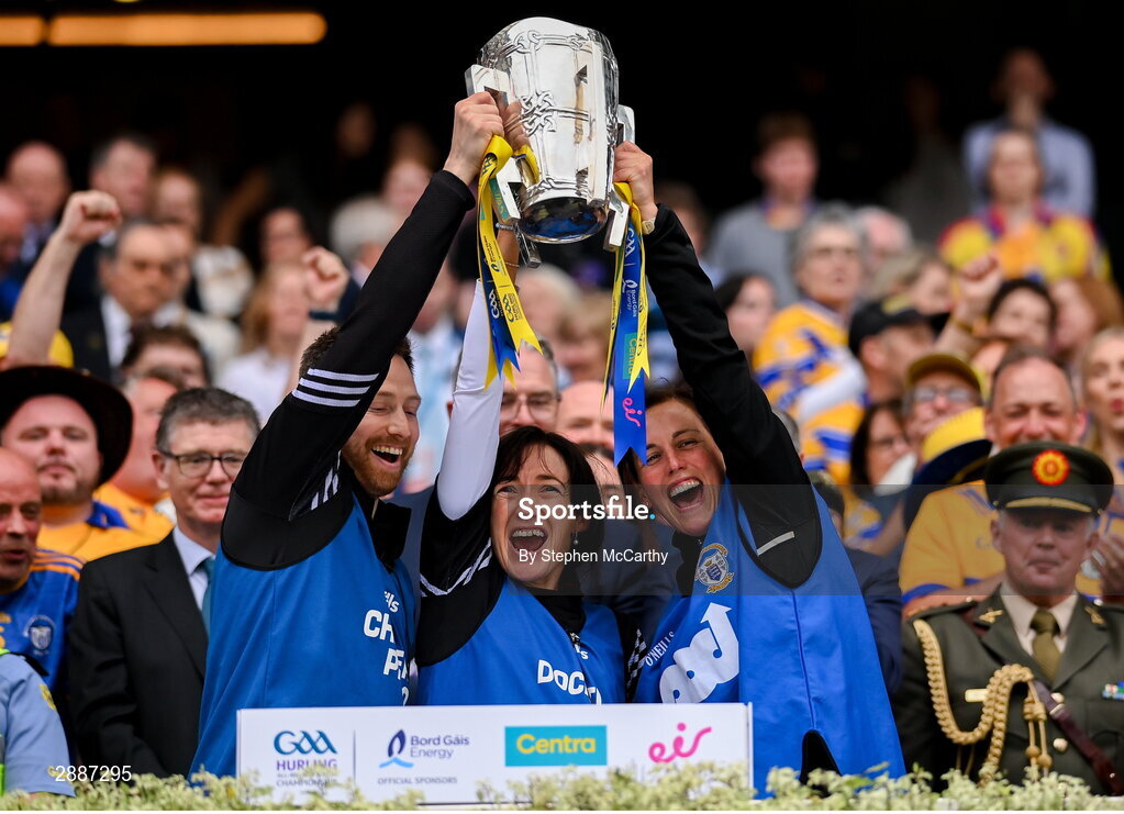 21 July 2024; The Clare medical team, from left, Shane Malone, Michelle McNamara Kathryn Fahy lift the Liam MacCarthy cup after the GAA Hurling All-Ireland Senior Championship Final between Clare and Cork at Croke Park in Dublin. Photo by Stephen McCarthy/Sportsfile