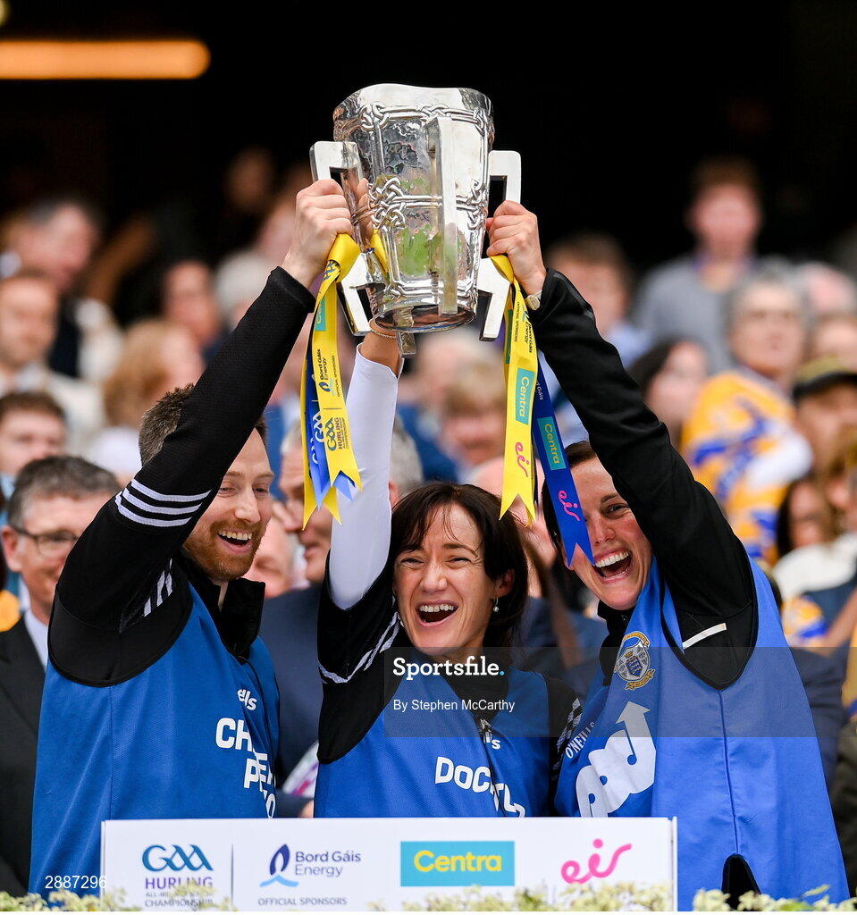 21 July 2024; The Clare medical team, from left, Shane Malone, Michelle McNamara Kathryn Fahy lift the Liam MacCarthy cup after the GAA Hurling All-Ireland Senior Championship Final between Clare and Cork at Croke Park in Dublin. Photo by Stephen McCarthy/Sportsfile