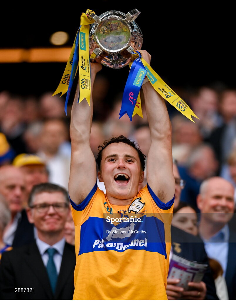21 July 2024; Darragh Lohan of Clare lifts the Liam MacCarthy cup following victory in the GAA Hurling All-Ireland Senior Championship Final between Clare and Cork at Croke Park in Dublin. Photo by Stephen McCarthy/Sportsfile