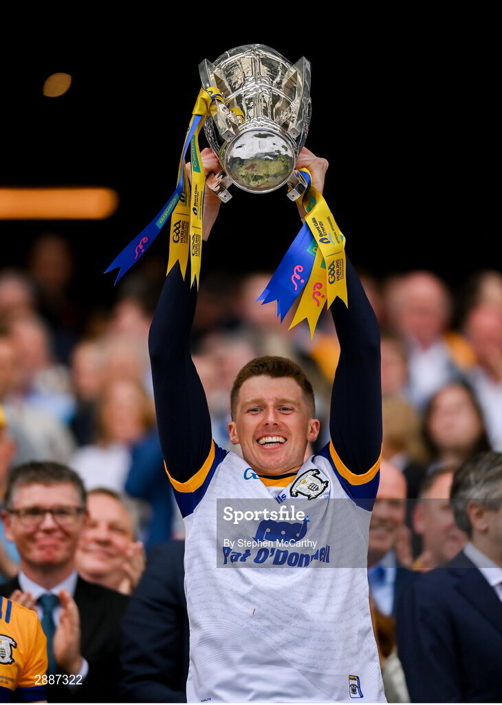 21 July 2024; Clare goalkeeper Eibhear Quilligan lifts the Liam MacCarthy cup following victory in the GAA Hurling All-Ireland Senior Championship Final between Clare and Cork at Croke Park in Dublin. Photo by Stephen McCarthy/Sportsfile
