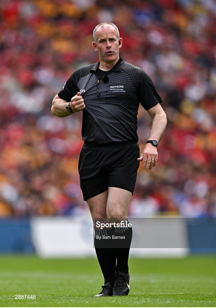 21 July 2024; Referee Johnny Murphy signals jersey pulling during the GAA Hurling All-Ireland Senior Championship Final between Clare and Cork at Croke Park in Dublin. Photo by Sam Barnes/Sportsfile