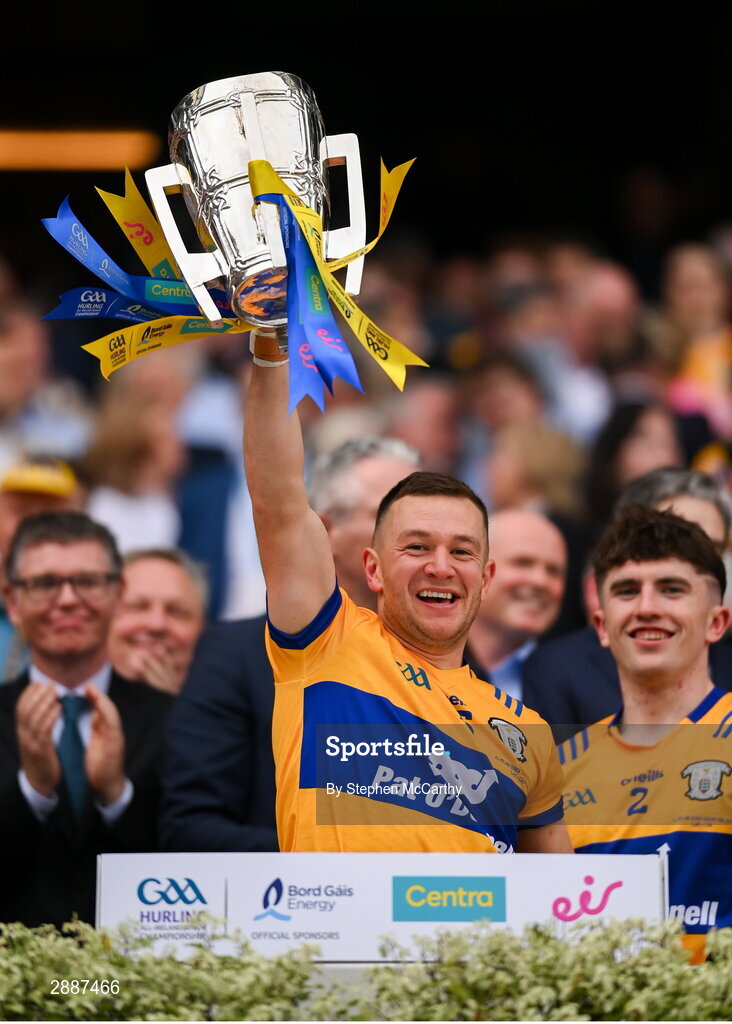 21 July 2024; David Reidy of Clare lifts the Liam MacCarthy cup following victory in the GAA Hurling All-Ireland Senior Championship Final between Clare and Cork at Croke Park in Dublin. Photo by Stephen McCarthy/Sportsfile