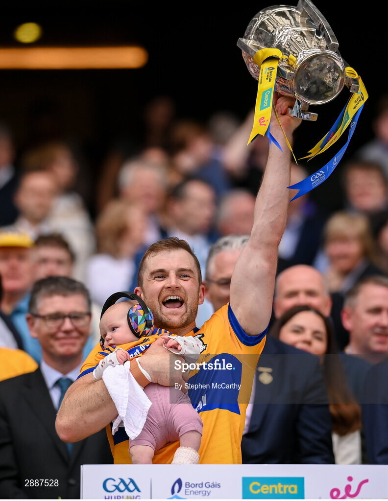21 July 2024; Clare's Seadna Morey with his daughter Fiadhna lifts the Liam MacCarthy cup following victory in the GAA Hurling All-Ireland Senior Championship Final between Clare and Cork at Croke Park in Dublin. Photo by Stephen McCarthy/Sportsfile