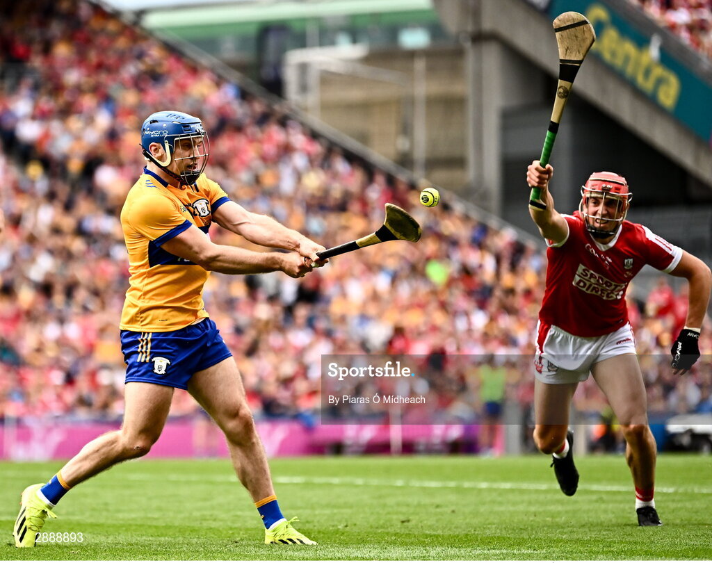 21 July 2024; Shane O'Donnell of Clare shoots under pressure from Ciarán Joyce of Cork during the GAA Hurling All-Ireland Senior Championship Final between Clare and Cork at Croke Park in Dublin. Photo by Piaras Ó Mídheach/Sportsfile