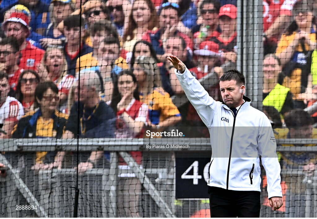 21 July 2024; Umpire Jimmy Barry Murphy signals for a '65 during the GAA Hurling All-Ireland Senior Championship Final between Clare and Cork at Croke Park in Dublin. Photo by Piaras Ó Mídheach/Sportsfile