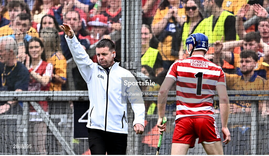 21 July 2024; Umpire Jimmy Barry Murphy signals for a '65 during the GAA Hurling All-Ireland Senior Championship Final between Clare and Cork at Croke Park in Dublin. Photo by Piaras Ó Mídheach/Sportsfile