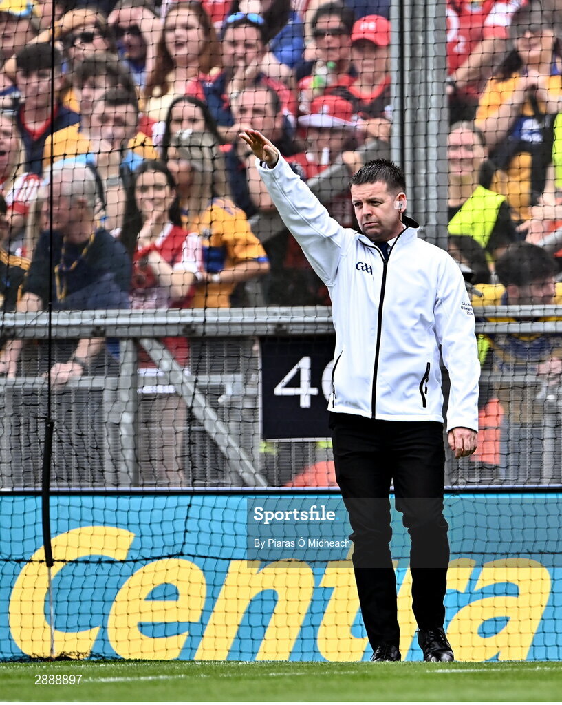 21 July 2024; Umpire Jimmy Barry Murphy signals for a '65 during the GAA Hurling All-Ireland Senior Championship Final between Clare and Cork at Croke Park in Dublin. Photo by Piaras Ó Mídheach/Sportsfile