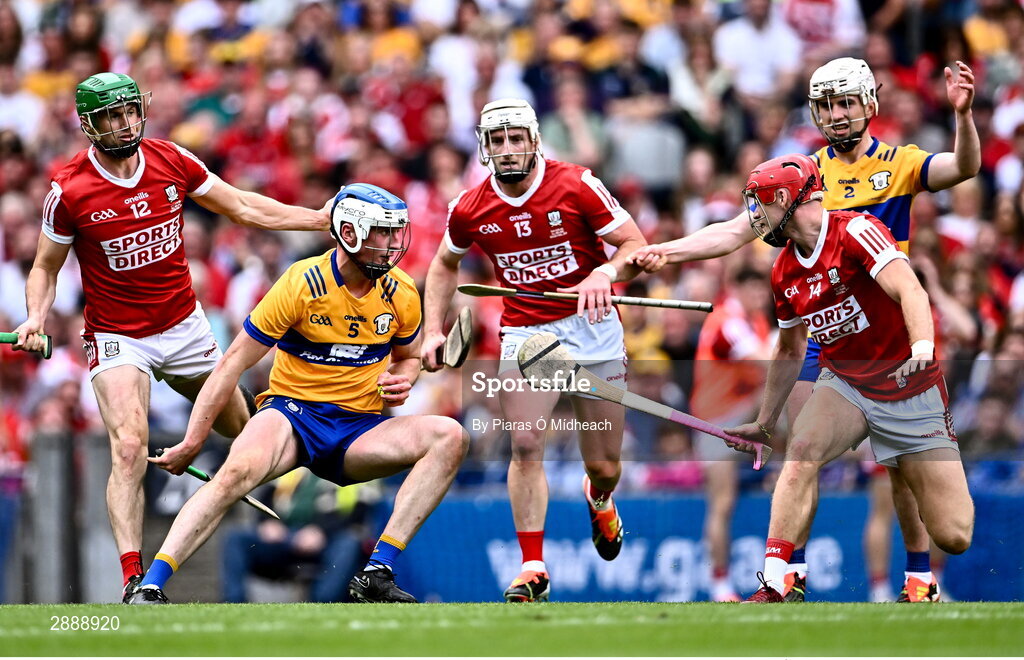 21 July 2024; Diarmuid Ryan of Clare in action against Cork players, from left, Séamus Harnedy, Patrick Horgan and Alan Connolly during the GAA Hurling All-Ireland Senior Championship Final between Clare and Cork at Croke Park in Dublin. Photo by Piaras Ó Mídheach/Sportsfile