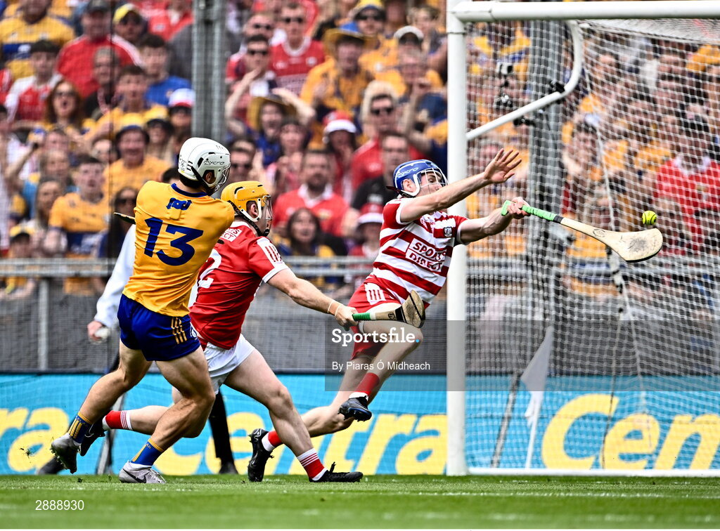 21 July 2024; Aidan McCarthy of Clare scores his side's first goal past Cork goalkeeper Patrick Collins during the GAA Hurling All-Ireland Senior Championship Final between Clare and Cork at Croke Park in Dublin. Photo by Piaras Ó Mídheach/Sportsfile