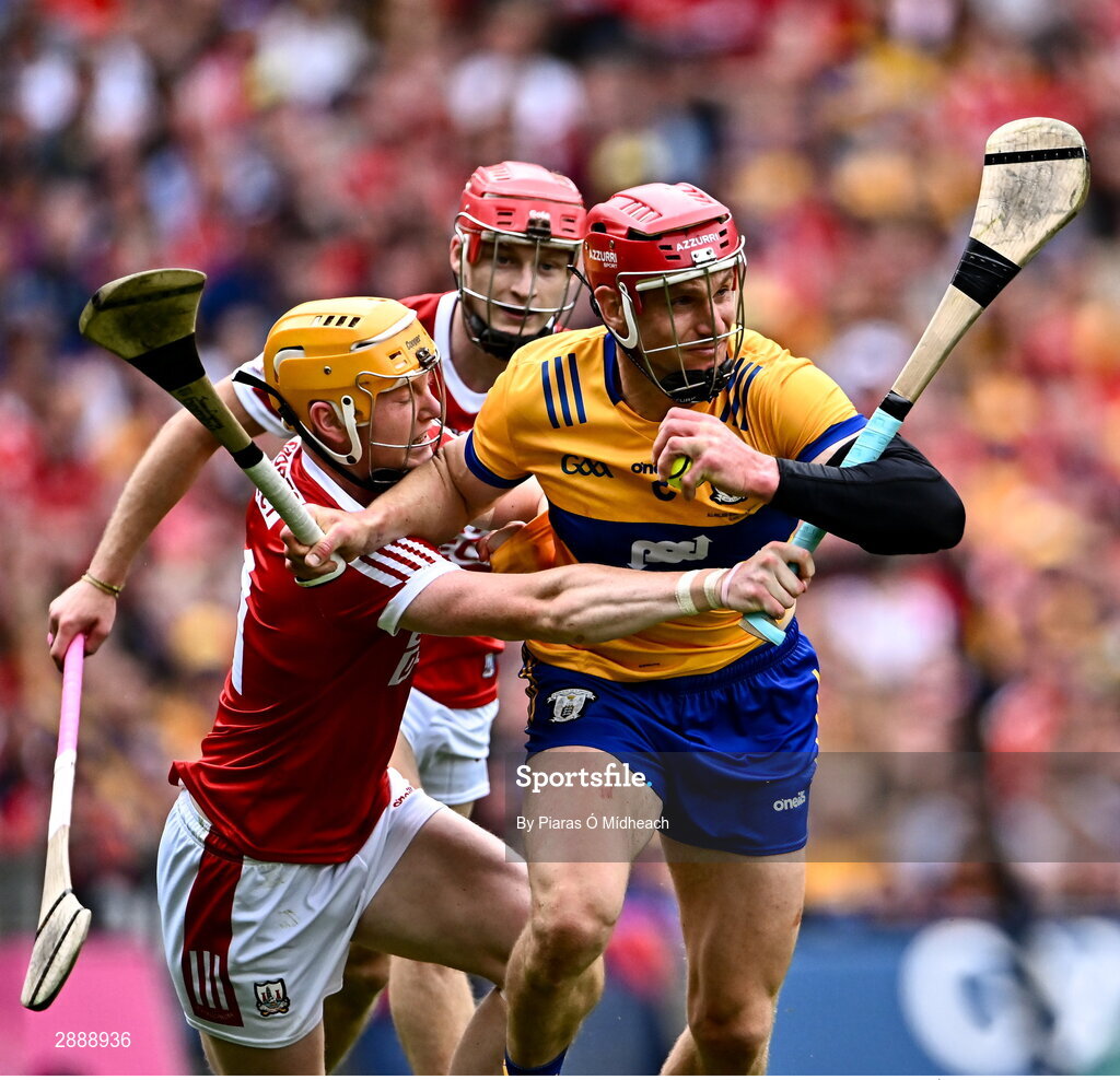21 July 2024; John Conlon of Clare in action against Shane Barrett of Cork during the GAA Hurling All-Ireland Senior Championship Final between Clare and Cork at Croke Park in Dublin. Photo by Piaras Ó Mídheach/Sportsfile