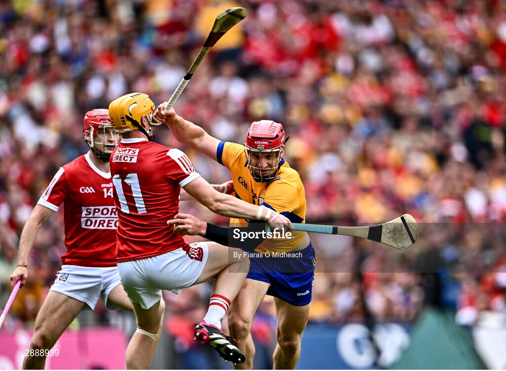 21 July 2024; John Conlon of Clare in action against Shane Barrett of Cork during the GAA Hurling All-Ireland Senior Championship Final between Clare and Cork at Croke Park in Dublin. Photo by Piaras Ó Mídheach/Sportsfile