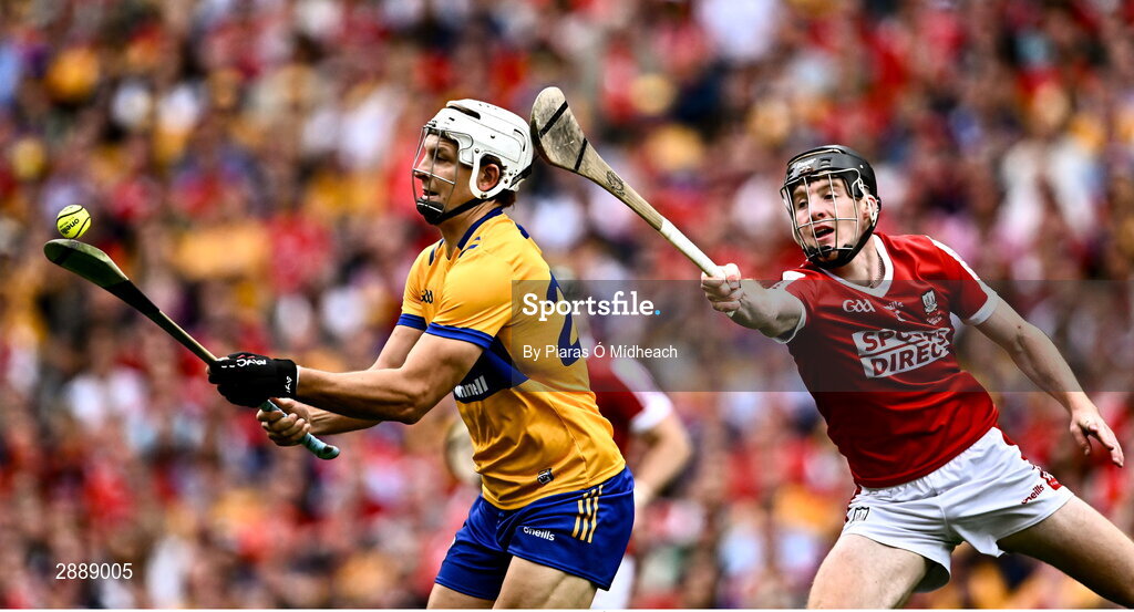 21 July 2024; Aron Shanagher of Clare in action against Eoin Downey of Cork during the GAA Hurling All-Ireland Senior Championship Final between Clare and Cork at Croke Park in Dublin. Photo by Piaras Ó Mídheach/Sportsfile