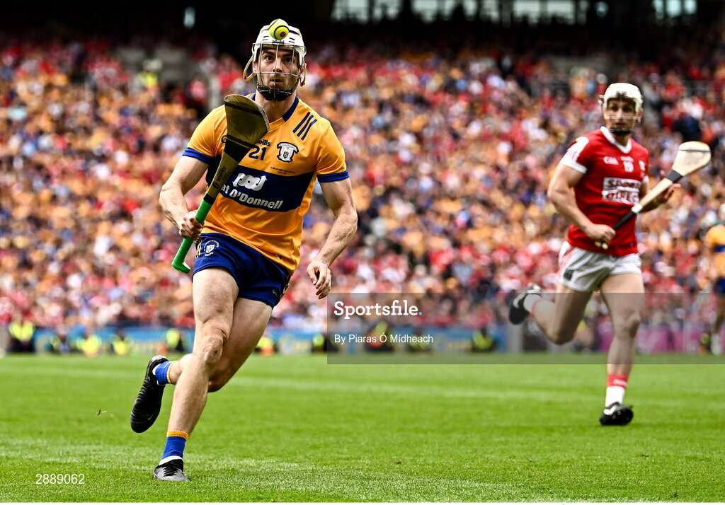 21 July 2024; Ryan Taylor of Clare gets to the ball ahead of Tommy O'Connell of Cork during the GAA Hurling All-Ireland Senior Championship Final between Clare and Cork at Croke Park in Dublin. Photo by Piaras Ó Mídheach/Sportsfile