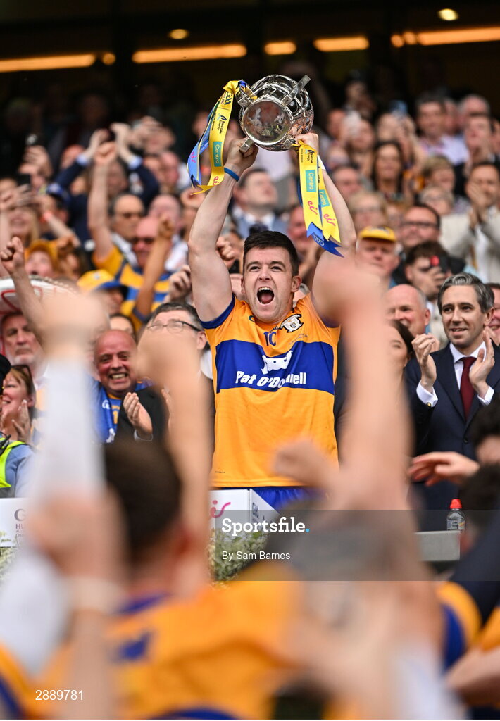 21 July 2024; Clare captain Tony Kelly lifts Liam MacCarthy cup after his side's victory in the GAA Hurling All-Ireland Senior Championship Final between Clare and Cork at Croke Park in Dublin. Photo by Sam Barnes/Sportsfile