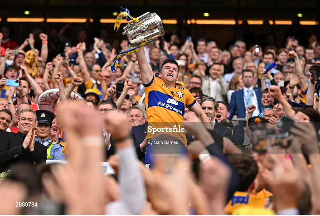 21 July 2024; Clare captain Tony Kelly lifts Liam MacCarthy cup after his side's victory in the GAA Hurling All-Ireland Senior Championship Final between Clare and Cork at Croke Park in Dublin. Photo by Sam Barnes/Sportsfile