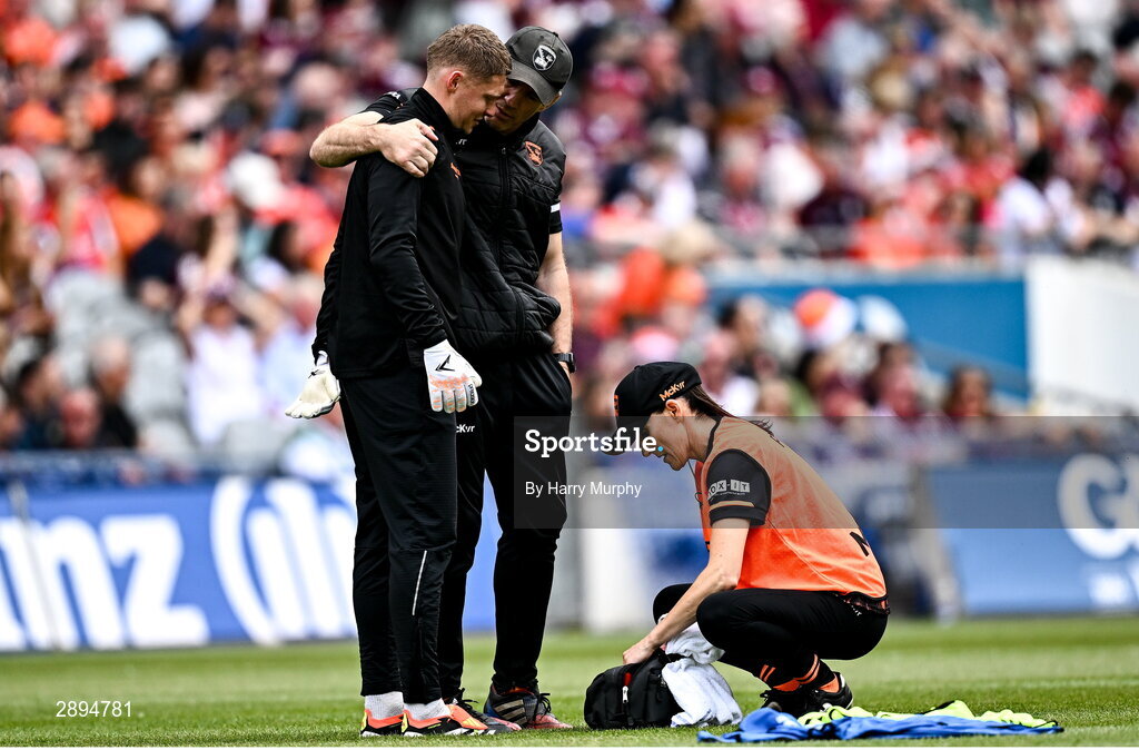 28 July 2024; Armagh manager Kieran McGeeney speaks to Armagh goalkeeper Blaine Hughes with physiotherapist Maura O’Rahilly before the GAA Football All-Ireland Senior Championship Final match between Armagh and Galway at Croke Park in Dublin. Photo by Harry Murphy/Sportsfile
