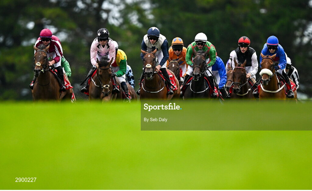 31 July 2024; Shoda, left, with Tom Hamilton up, on their way to winning the Tote App Maiden during day three of the Galway Races Summer Festival at Ballybrit Racecourse in Galway. Photo by Seb Daly/Sportsfile