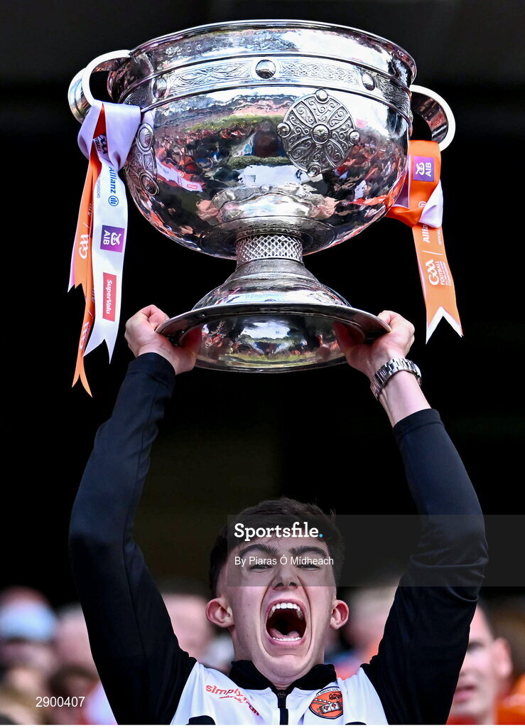 28 July 2024; Sean Conlon of Armagh lifts the Sam Maguire Cup after the GAA Football All-Ireland Senior Championship Final match between Armagh and Galway at Croke Park in Dublin. Photo by Piaras Ó Mídheach/Sportsfile