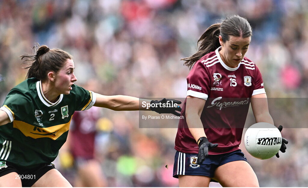 4 August 2024; Róisín Leonard of Galway in action against Eilís Lynch of Kerry during the TG4 All-Ireland Ladies Football Senior Championship final match between Galway and Kerry at Croke Park in Dublin. Photo by Piaras Ó Mídheach/Sportsfile